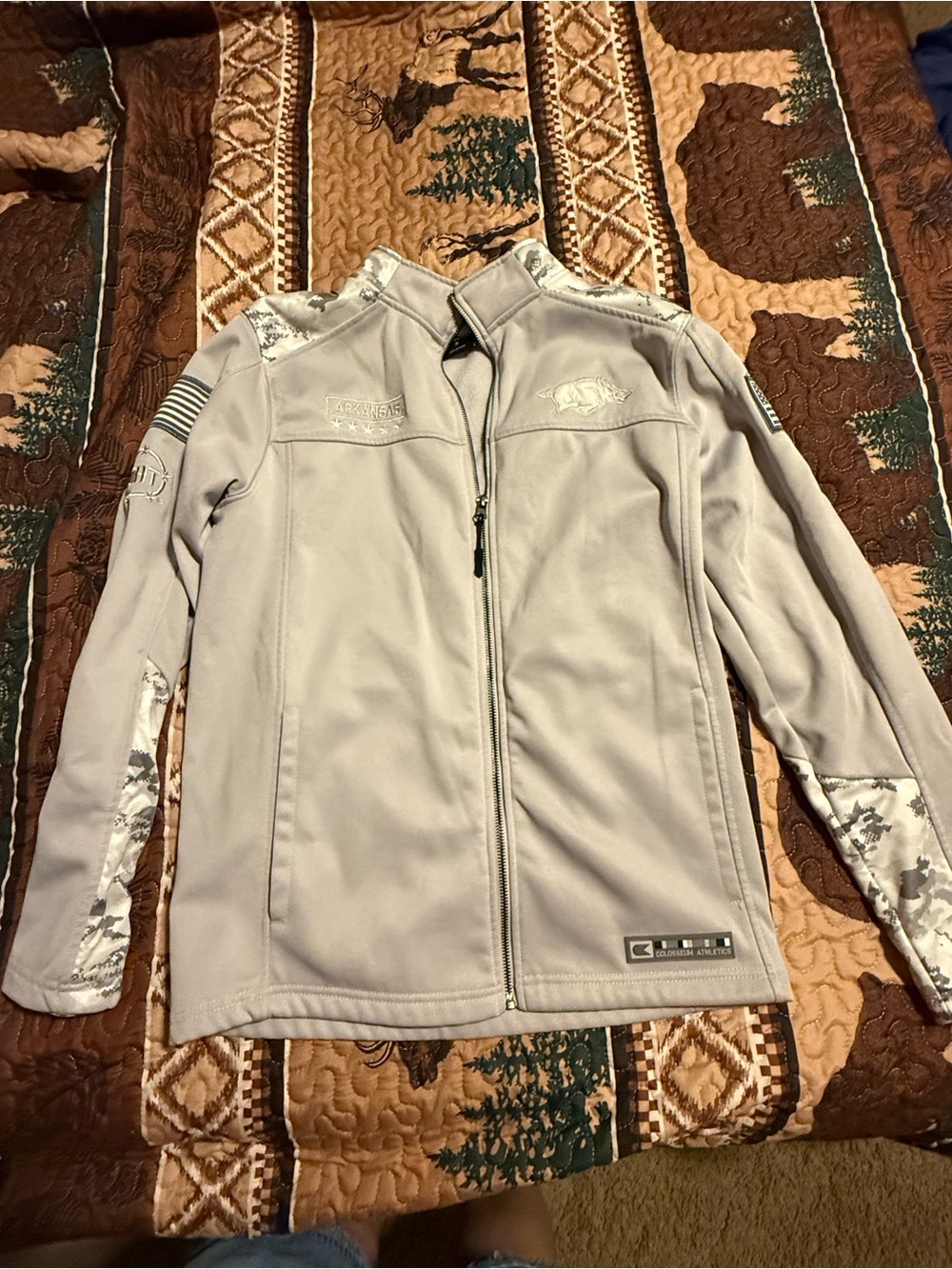 Men’s gray Utility Softshell with Camouflage Accents Arkansas Razorbacks Small